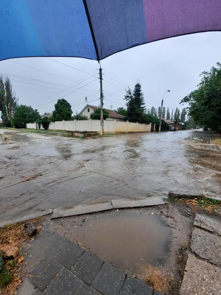 Где идут сейчас дожди в крыму. Потоп в Судаке 2021. Проливные дожди в Крыму. Судак затопило. Ливень в Крыму сегодня.