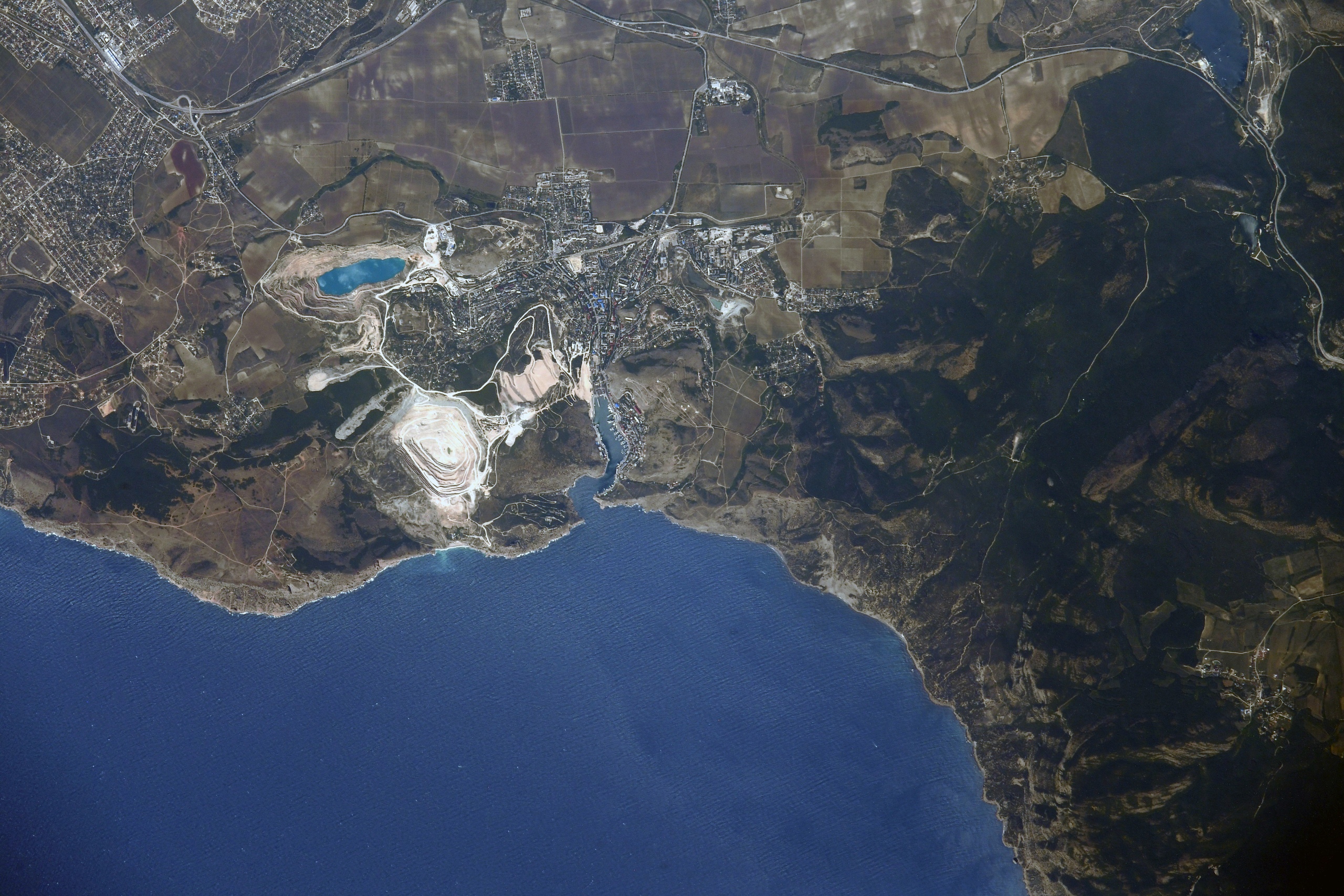 Снимок спутника Севастополь бухта 1990