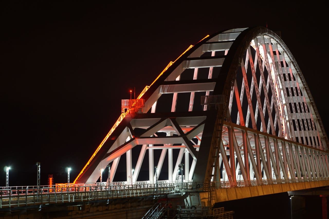 Поезд Победы Крымский мост