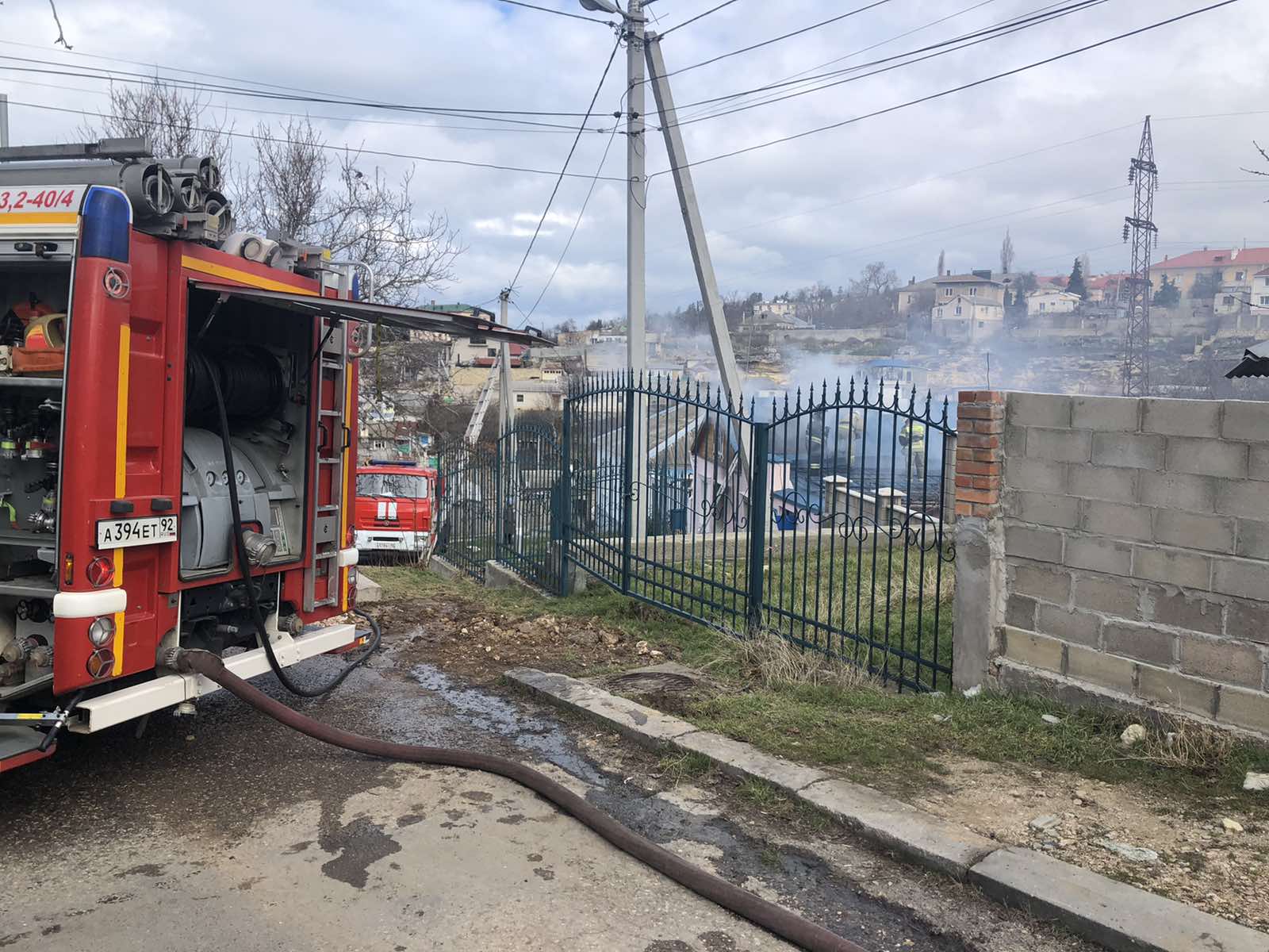 Чп в севастополе сегодня последние новости. Пожар в Севастополе вчера. Пожар в Севастополе сегодня. ТСН боевик Севастополь пожар 28.08.2022.