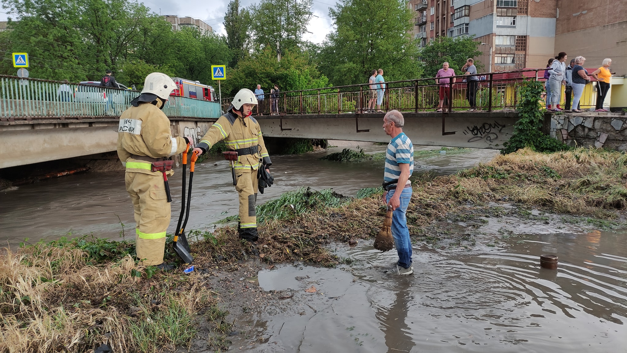 После грозы в Симферополе затопило жилые дома