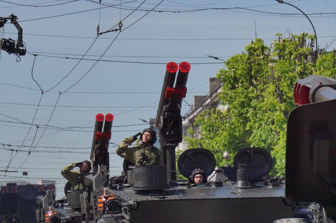 Техника симферополь. Парад Победы в Крыму. Сегодняшний парад 9 мая. День Победы парад фото. Парад в Крыму 9 мая.