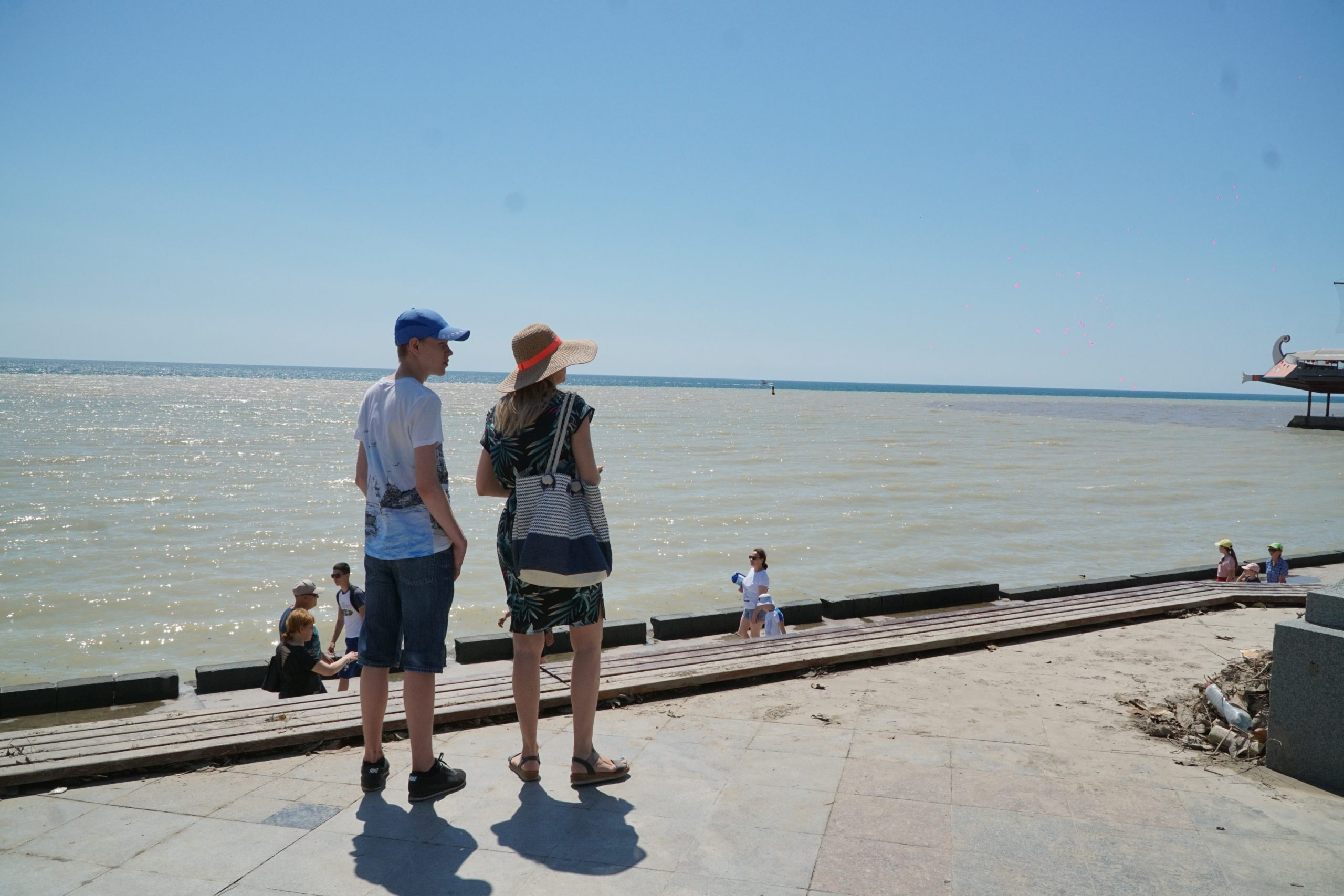 Группа из 46 туристов отправились. Крым сегодня для туристов. Алушта потоп. Крым Ялта новости последние. Херсон туристы море.