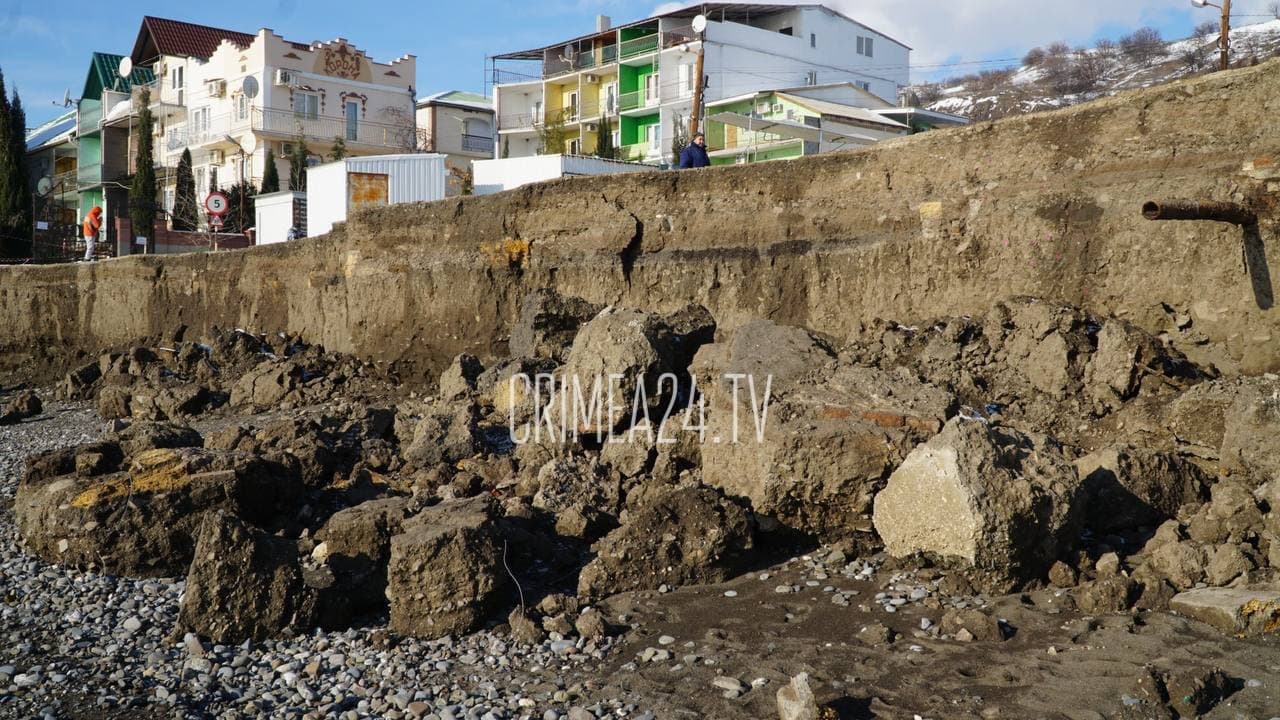 Крым после урагана. Меганом обвалился. Алуште село Приветное после шторма. Село Приветное шторм. Катран Приветное восстановление после шторма.