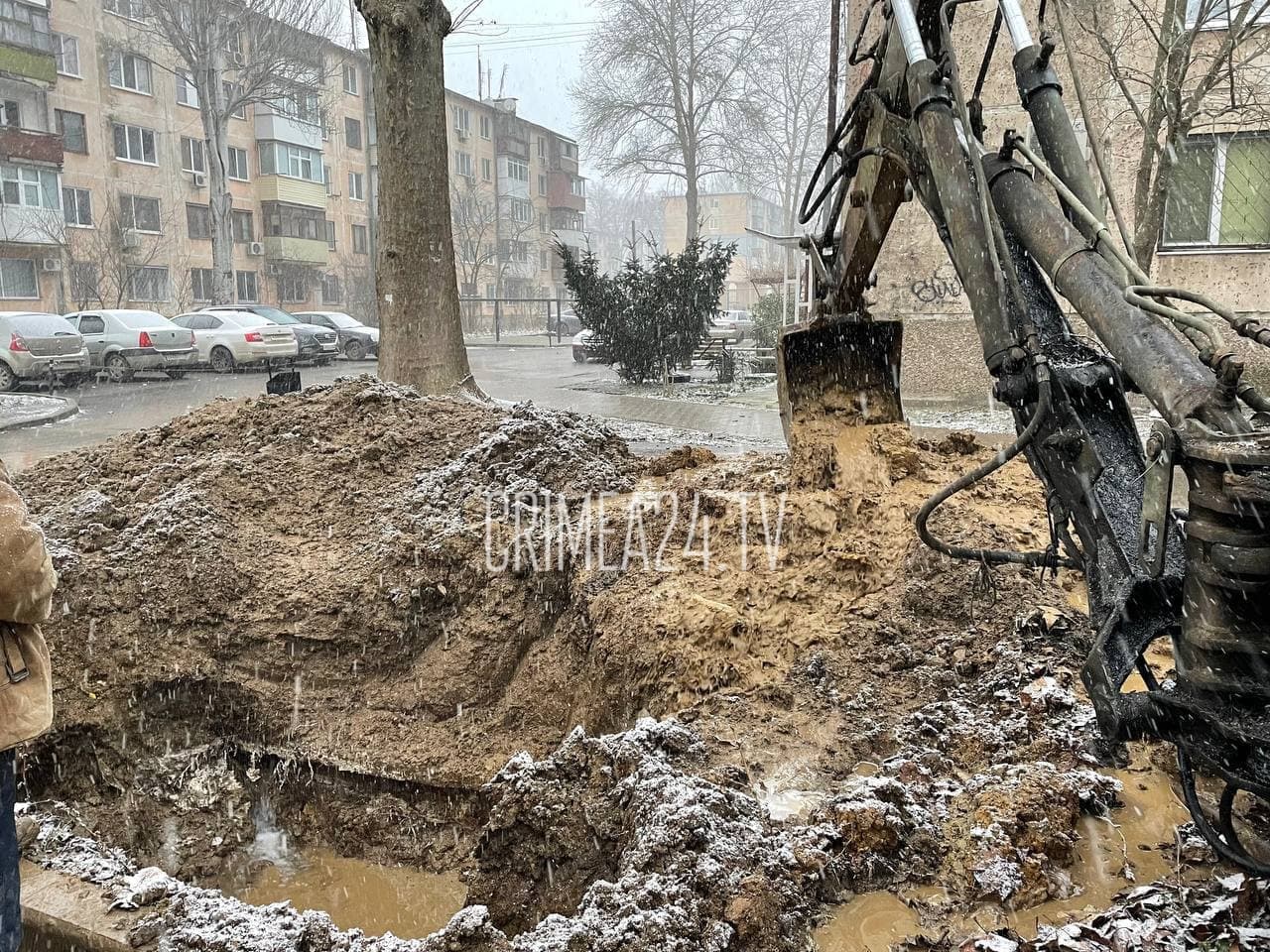 В ялте прорвало трубу