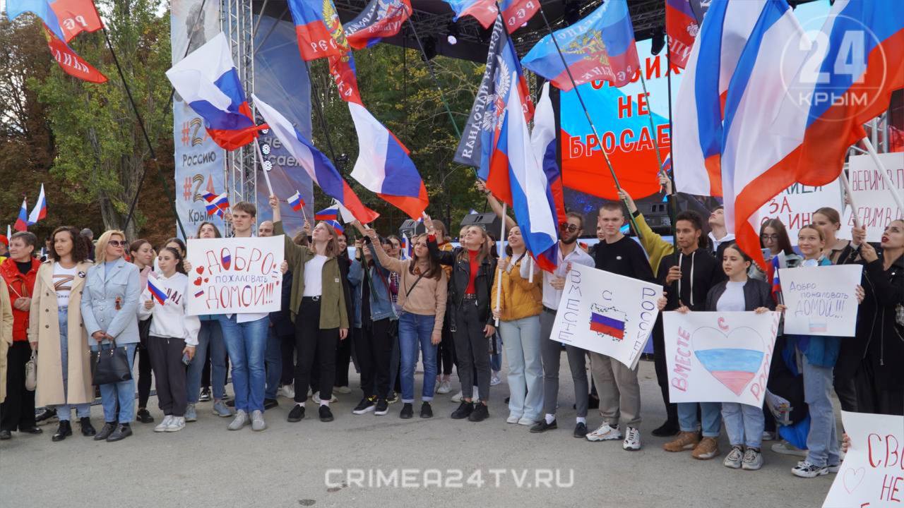 Митинг в симферополе. Митинг в Симферополе 2014. В поддержку референдума на Донбассе. Митинг в поддержку Крыма 2014.