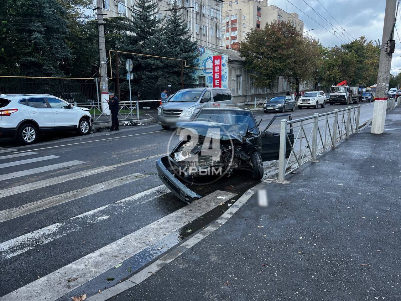 На одном из перекрёстков в Симферополе произошло ДТП | 28.09.2022 |  Симферополь - БезФормата