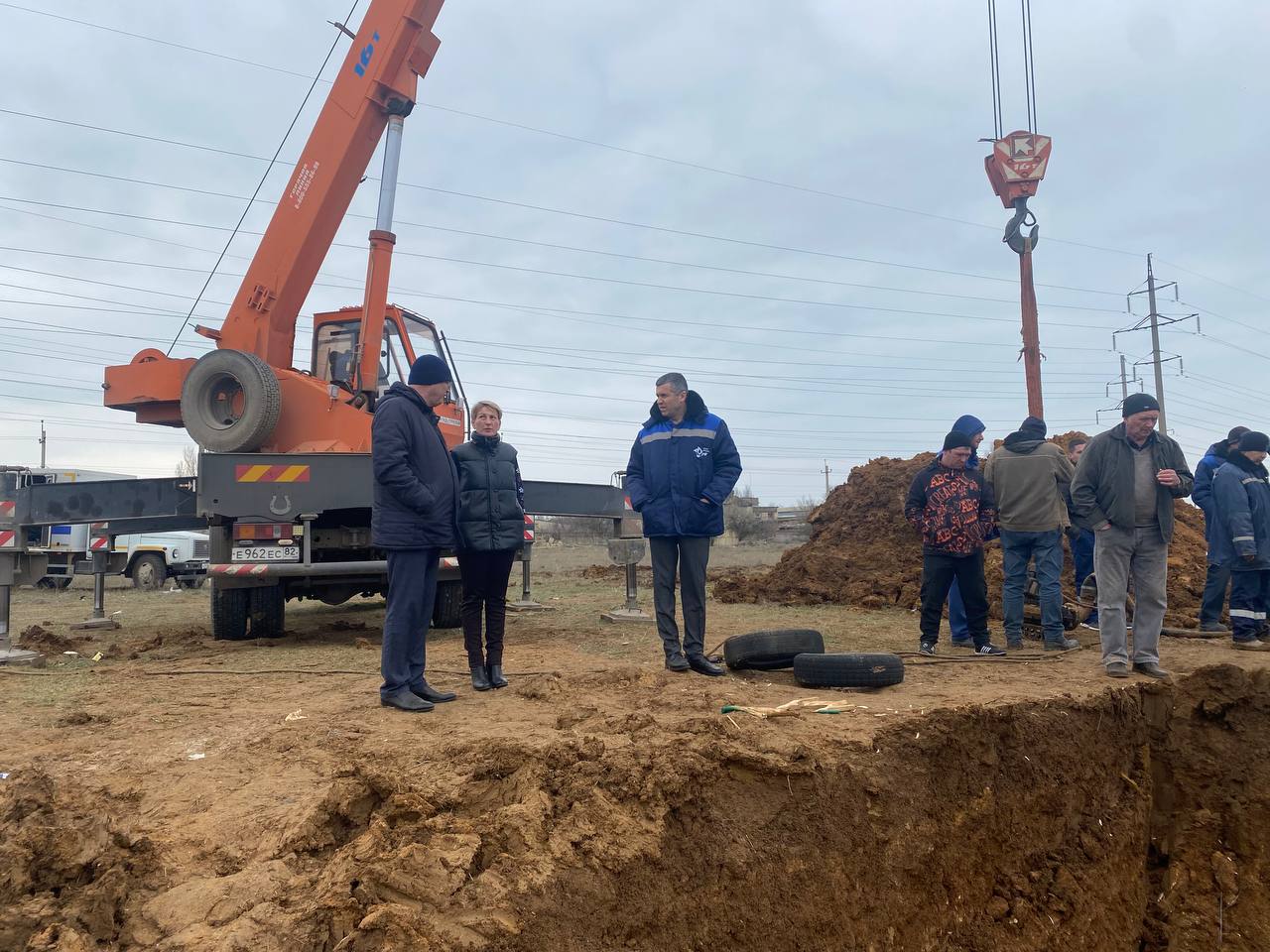 Почему нет света в евпатории сейчас. Авария на водопроводе. Водовод. Поселок водопроводный. Авария на нефтепроводе.