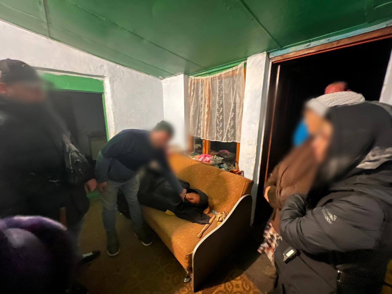 52 летний житель армении оборудовал подвал своего загородного дома под тюремную камеру