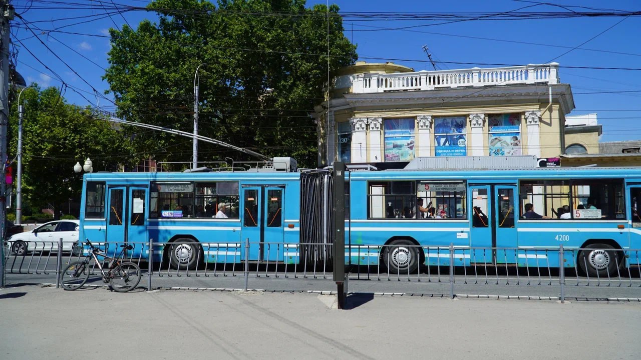 В Симферополе возобновили движение троллейбусов после аварии на электросетях