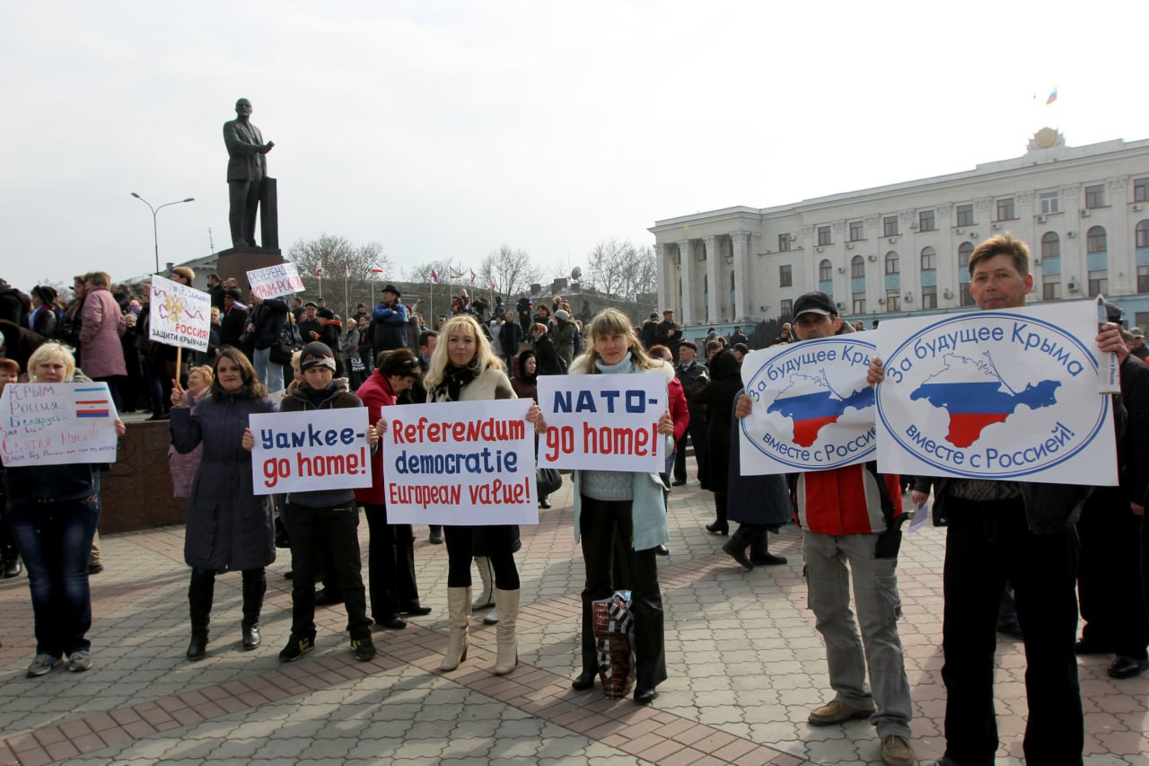 9 марта 2014 года в Симферополе прошел многотысячный митинг в поддержку  общекрымского референдума