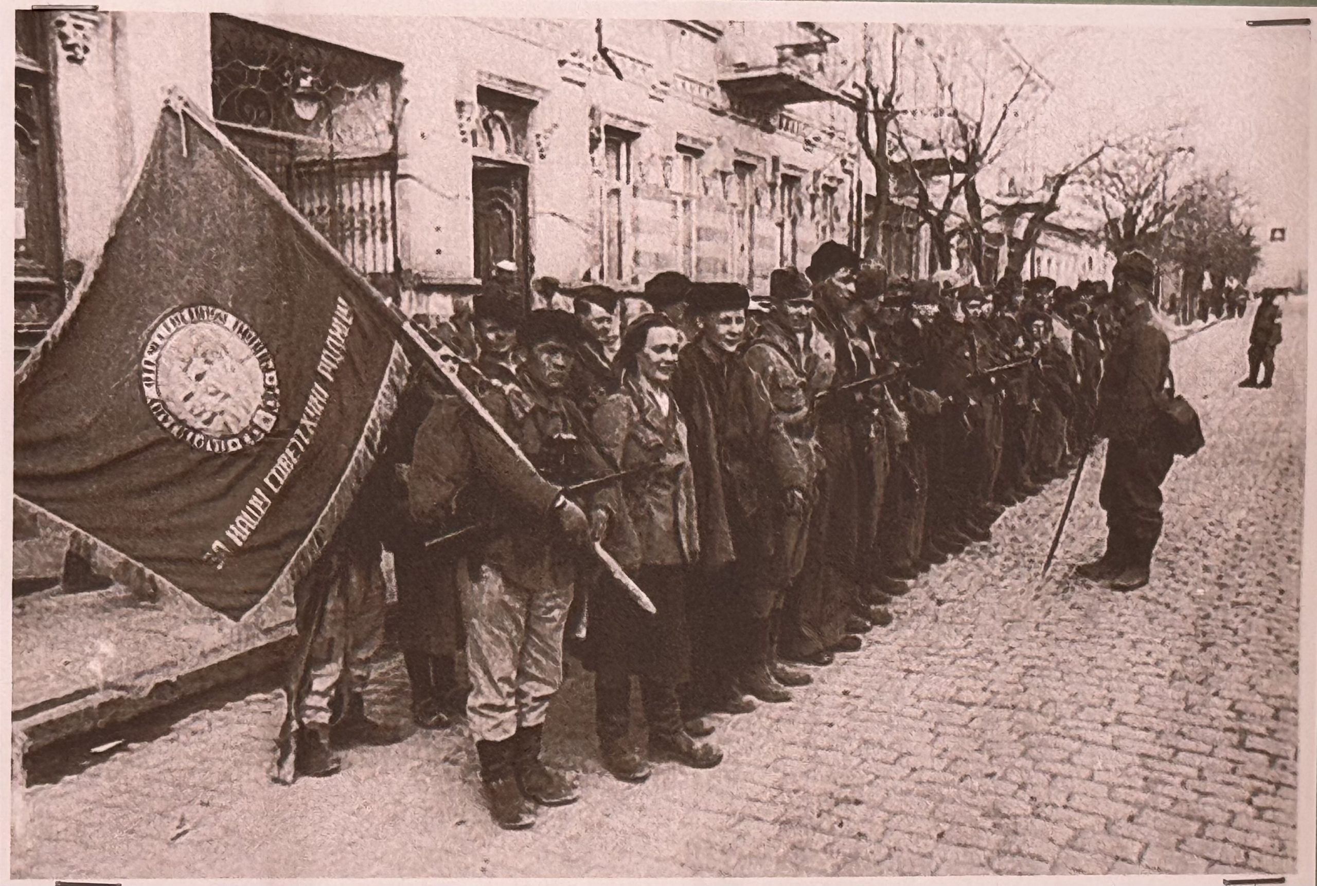 13 апреля 1944 года советские войска освободили шесть городов Крыма от  гитлеровских войск